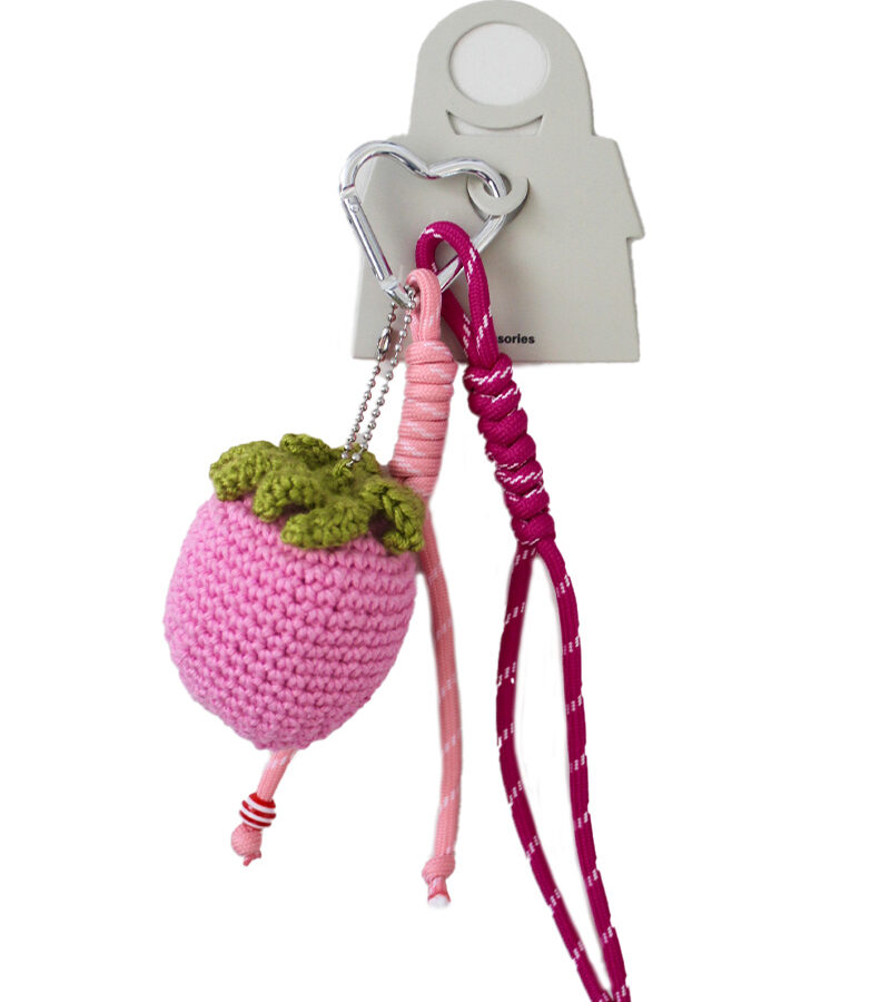 Bag charm aardbei zachtroze